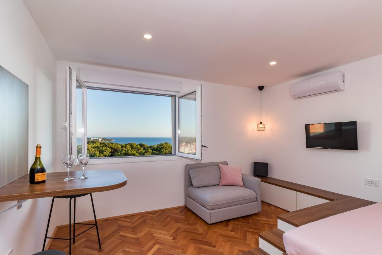 Top Floor Modern Apartment With Incredible Views พูลา ภายนอก รูปภาพ